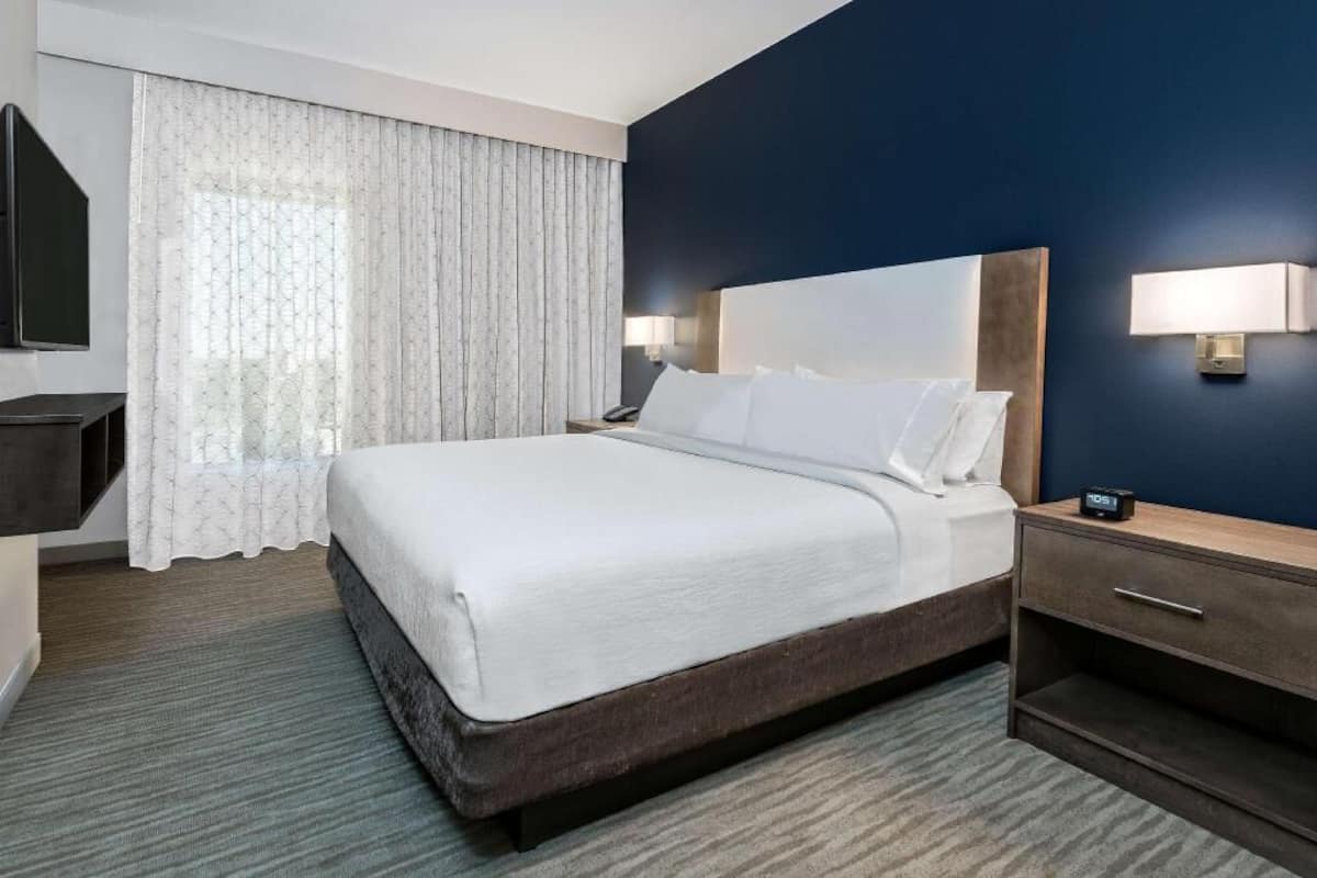 Premium bedding, down comforters, in-room safe, desk