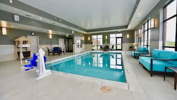 Indoor pool, sun loungers