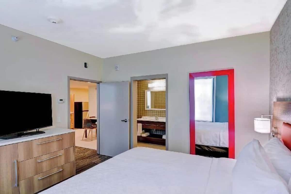 Desk, blackout drapes, iron/ironing board, free WiFi