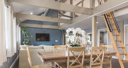 Modern Condo in Historic Marblehead, Walk everywhere, Parking, A/C, Deck & Grill