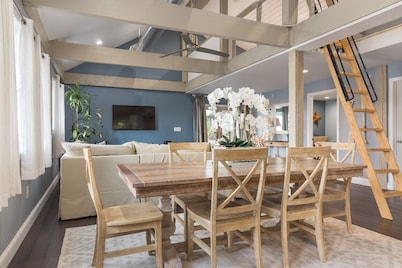 Modern Condo in Historic Marblehead, Walk everywhere, Parking, A/C, Deck & Grill