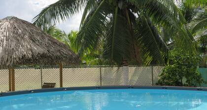 Free Parking. Wifi. Kitchen. Washer Dryer. Air Conditioning. Close to Airport.