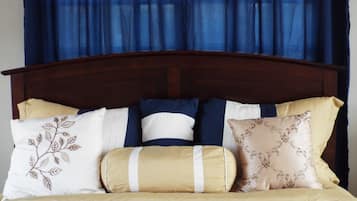 2 chambres, coffres-forts dans les chambres, bureau