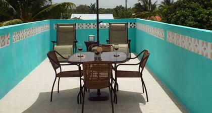 Free Parking. Wifi. Kitchen. Washer Dryer. Air Conditioning. Close to Airport.