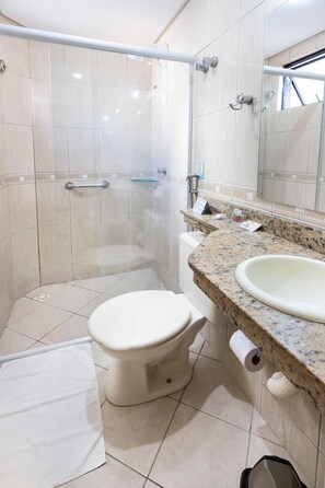 Bathroom - Hotel Pitol (Balneário Camboriú)