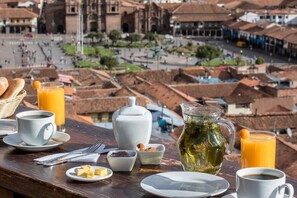 Outdoor dining - Hostal Wara Wara (Cusco)