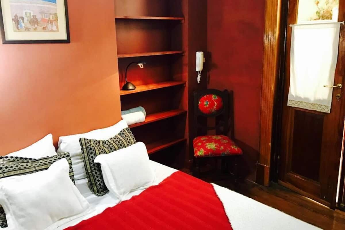 In-room safe, free WiFi, bed sheets