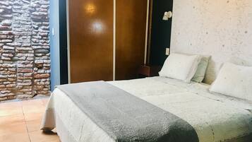 Caja de seguridad en la habitación, wifi gratis y ropa de cama