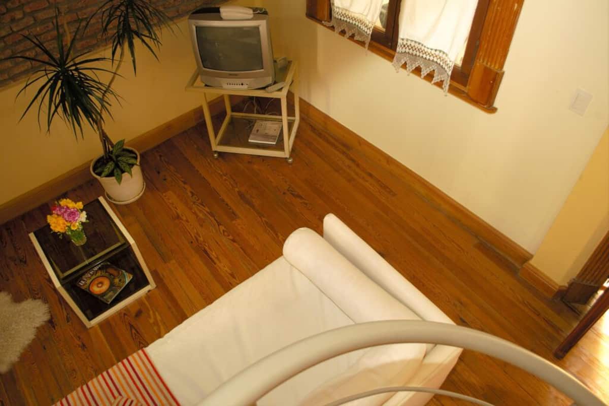 In-room safe, free WiFi, bed sheets