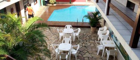 Kolam renang outdoor