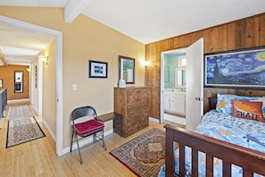 4 habitaciones, tabla de planchar con plancha, wifi y ropa de cama