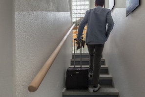 Corrimãos nas escadas
