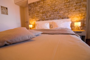 1 bedroom, individually decorated, free WiFi, bed sheets