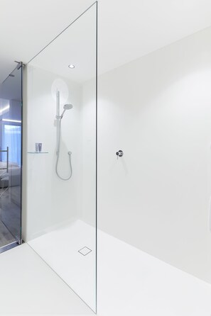Shower, hair dryer, bidet, towels - Alpine luxury surrounded by beautiful nature (Algund)