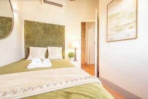 3 bedrooms, desk, iron/ironing board, travel cot