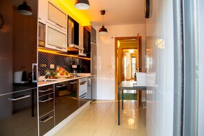 Fridge, microwave, oven, stovetop