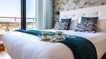 3 slaapkamers, een bureau, geluiddichte muren