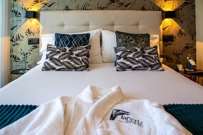 3 bedrooms, desk, soundproofing, iron/ironing board