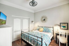 2 bedrooms, desk, iron/ironing board, travel cot