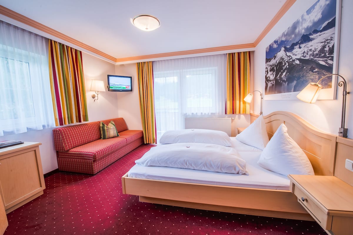 Eenvoudige kamer (Smaragd) | 1 slaapkamer, een kluis op de kamer, een bureau, gratis babybedden