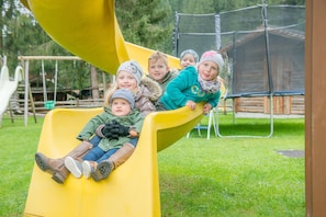 Zona de juegos infantil al aire libre