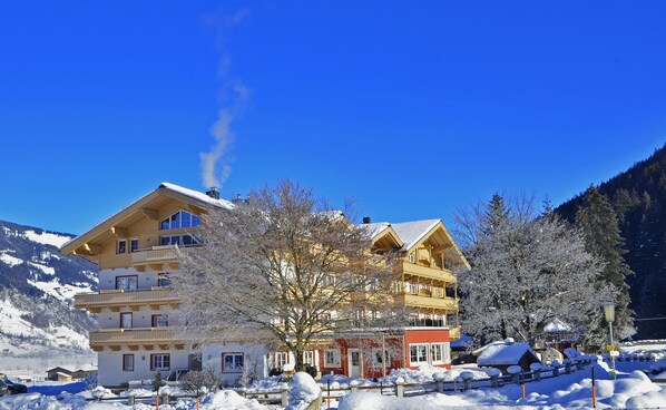Exterior - Hotel Grundlhof (Bramberg am Wildkogel)