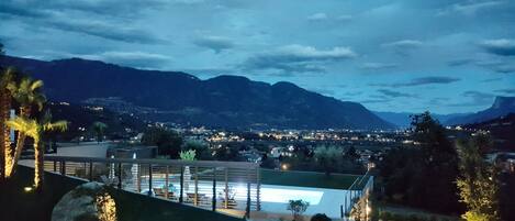 Piscine à débordement