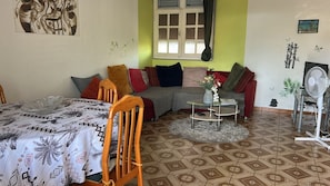 تلفزيون، مشغل دي في دي، كُتُب