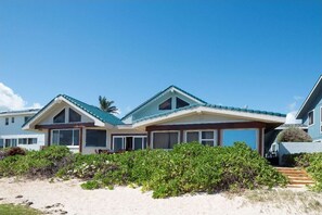 Exterior - Absolutely Oceanfront - 60' Waterfall Lap Pool (Kailua)