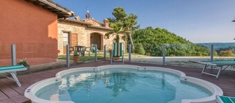 Séjour dans un hameau caché avec piscine