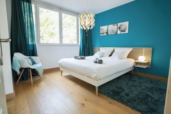 2 bedrooms, desk, iron/ironing board, travel cot - ★ The Célestay ★ 90 m² Balcony & Parking - LYON ❤️ (Villeurbanne)