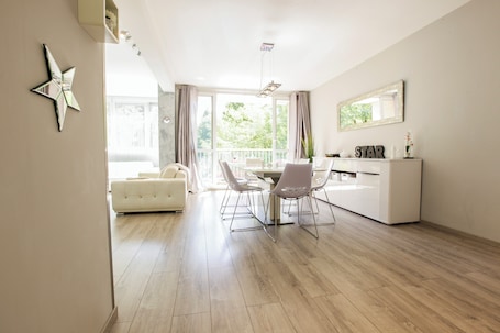 Interior. ★ The Célestay ★ 90 m² Balcony & Parking - LYON ❤️