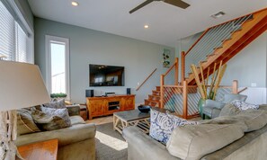 Smart TV, fireplace, DVD player, table tennis - Closest Lux Home to Beach & Seaside. See Map &Reviews! Pool, Bikes, Beach Chairs (Santa Rosa Beach)
