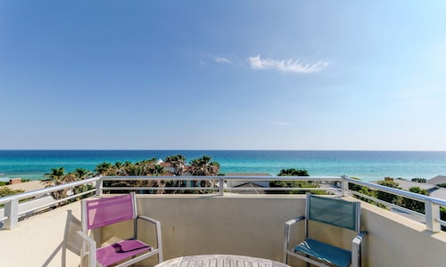 Closest Lux Home to Beach & Seaside. See Map &Reviews! Pool, Bikes, Beach Chairs