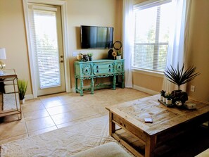 TV, fireplace, stereo