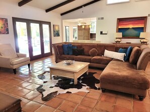 Smart TV, fireplace, books, music library