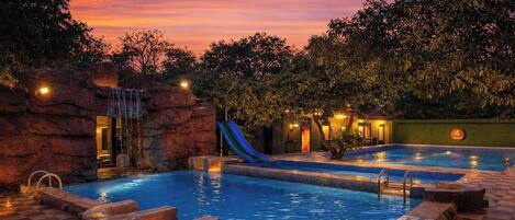 Outdoor pool, pool umbrellas, sun loungers