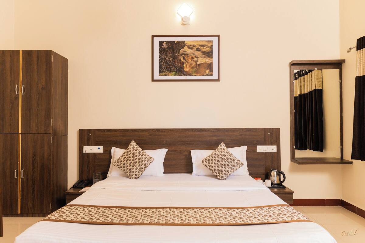 Superior Room with Balcony | Free WiFi, bed sheets