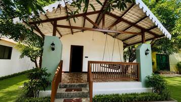Executive Cottage with Private Sitout | Free WiFi, bed sheets, wheelchair access