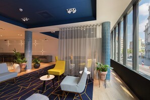 Lobby - Hampton by Hilton Antwerp Central Station (Antwerp)