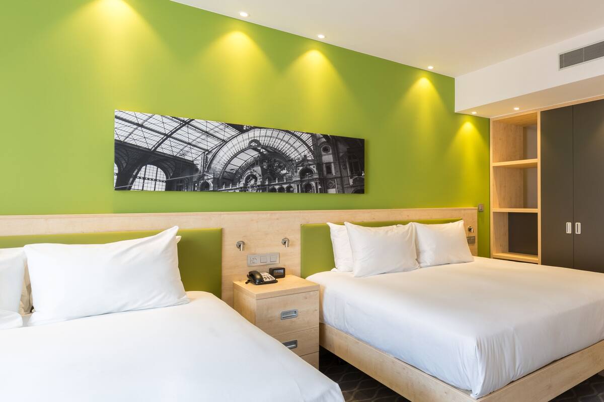 premium bedding, in-room safe, desk, soundproofing