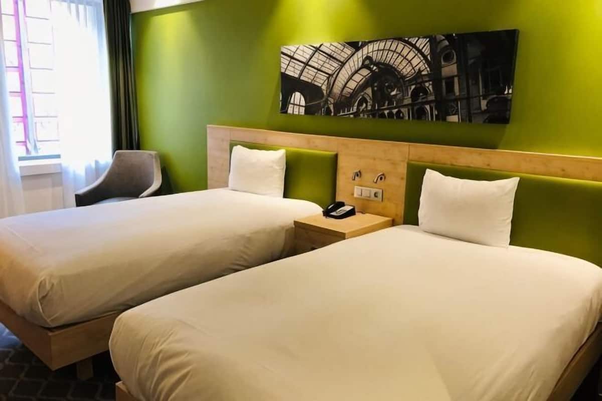 Premium bedding, in-room safe, desk, soundproofing