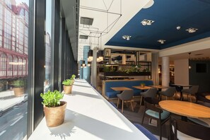 Lobby - Hampton by Hilton Antwerp Central Station (Antwerp)