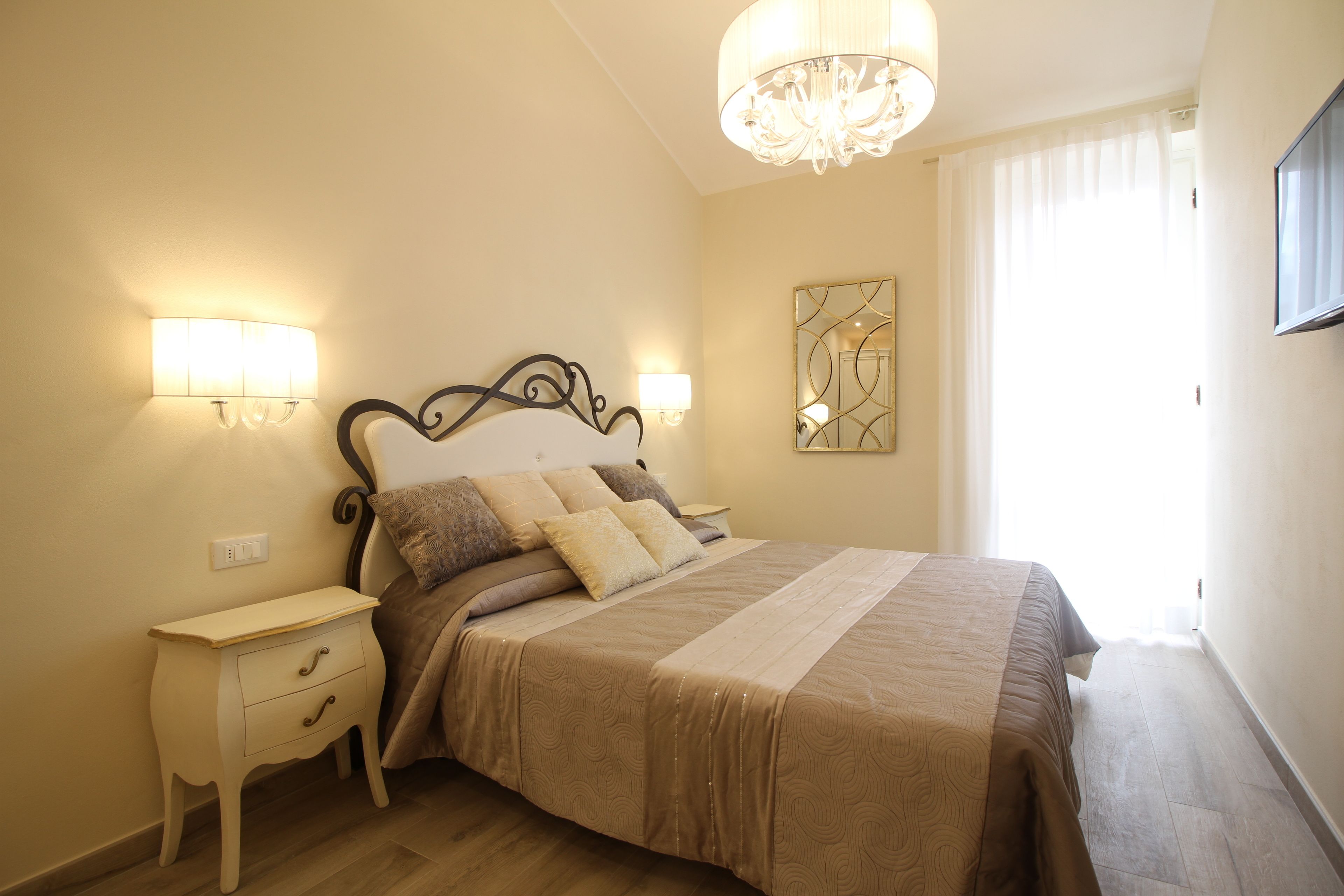 Photo - LUCCA IN CHIC - No Ztl, Free Parking, Priv Bath, Old City 550m