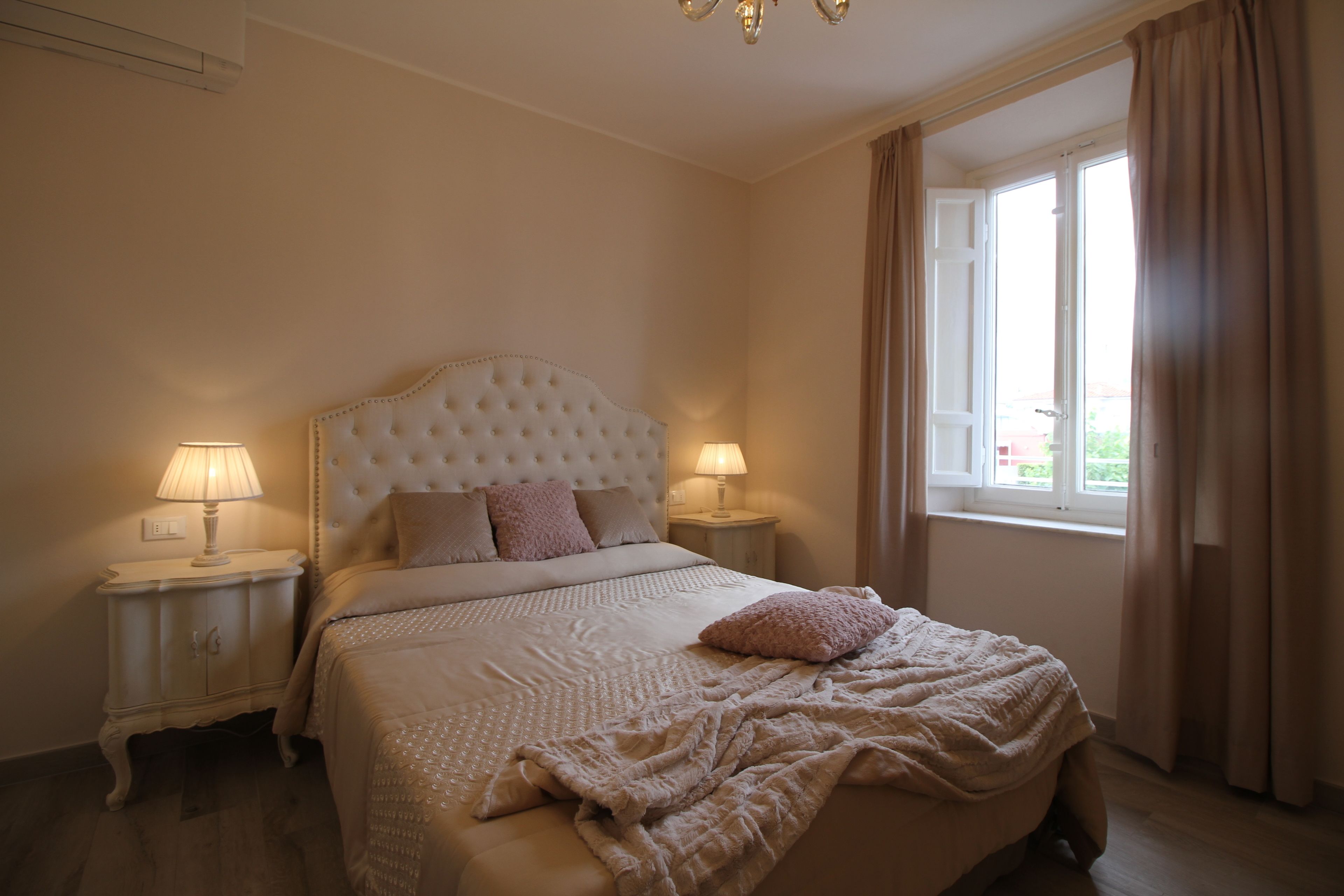 Photo - LUCCA IN CHIC - No Ztl, Free Parking, Priv Bath, Old City 550m