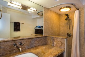Dusche, Haartrockner, Bidet, Handtücher
