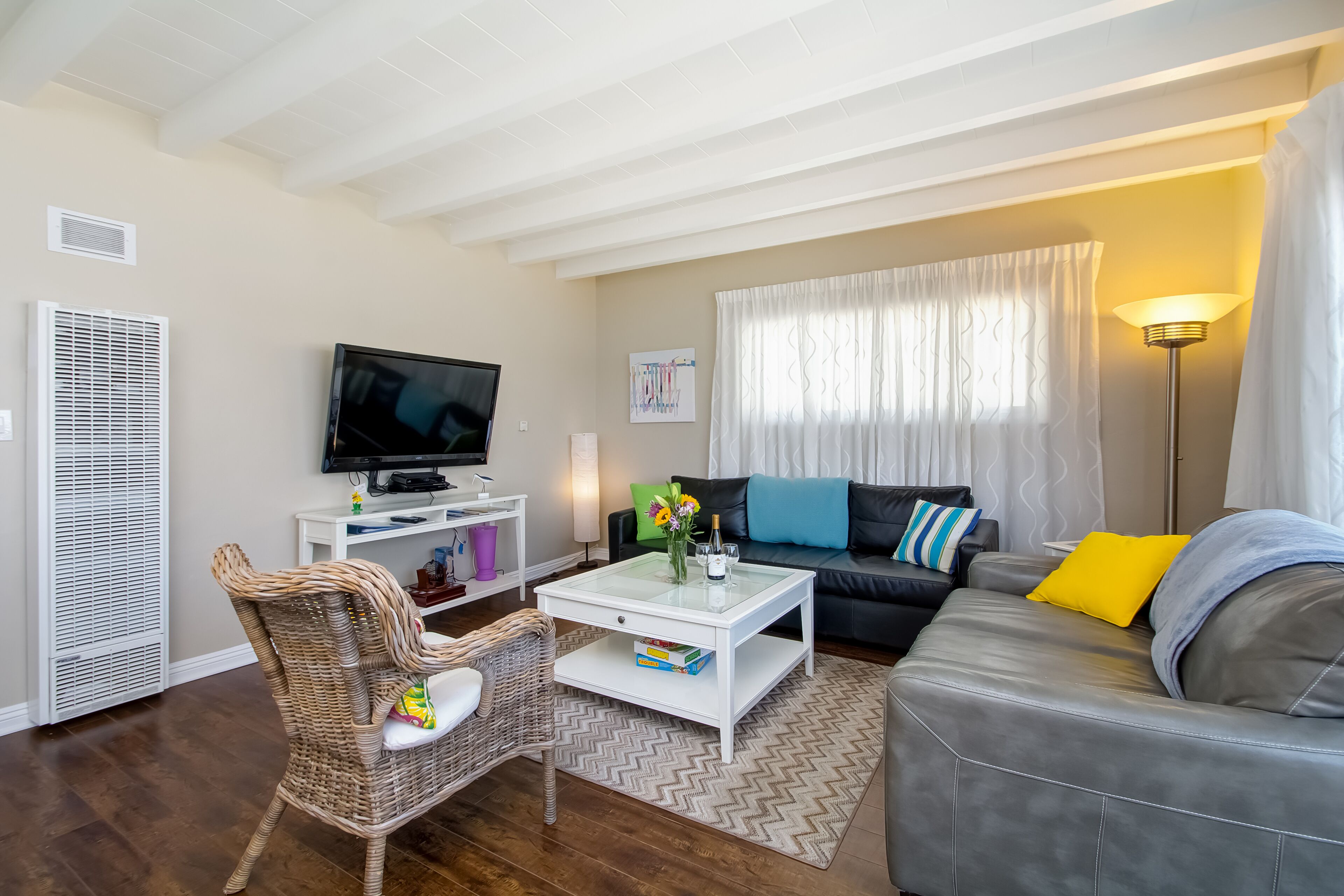 bright and cozy condo with gorgeous bay view
