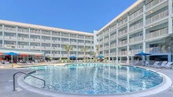 Piscine couverte, piscine extérieure