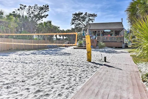 COMPLETELY UPDATED 2 BED 2 BATH VILLA, WALK TO BEACH, MULTIPLE POOLS & HOT TUB