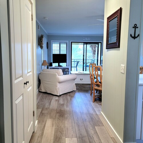 COMPLETELY UPDATED 2 BED 2 BATH VILLA, WALK TO BEACH, MULTIPLE POOLS & HOT TUB